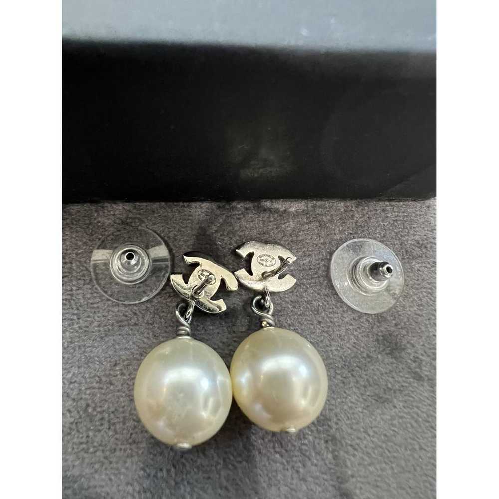 Chanel Cc pearl earrings - image 7
