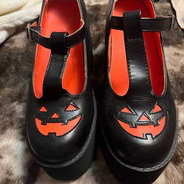 Jack-o-lantern shoes