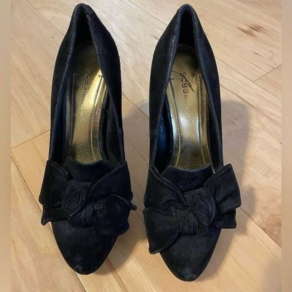 BCBGeneration Persia Bow Suede Pump size 6.5 - image 1