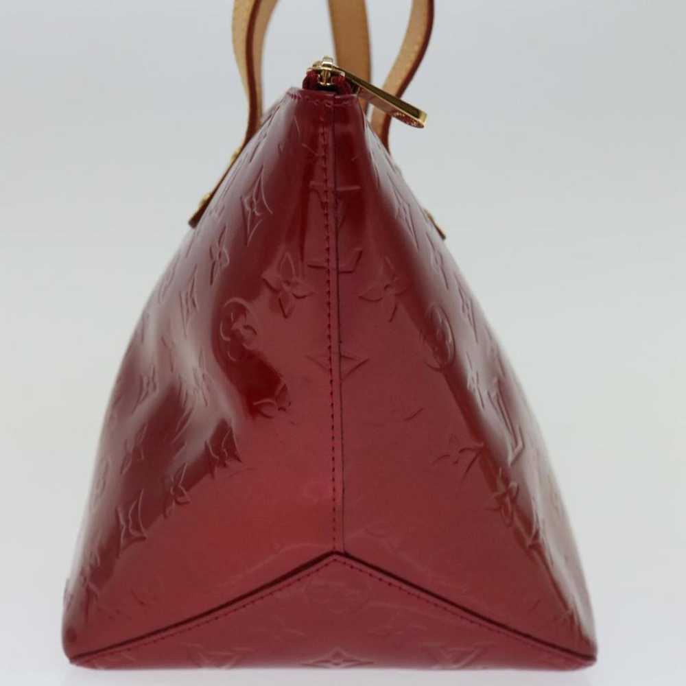 Louis Vuitton Bellevue patent leather handbag - image 12
