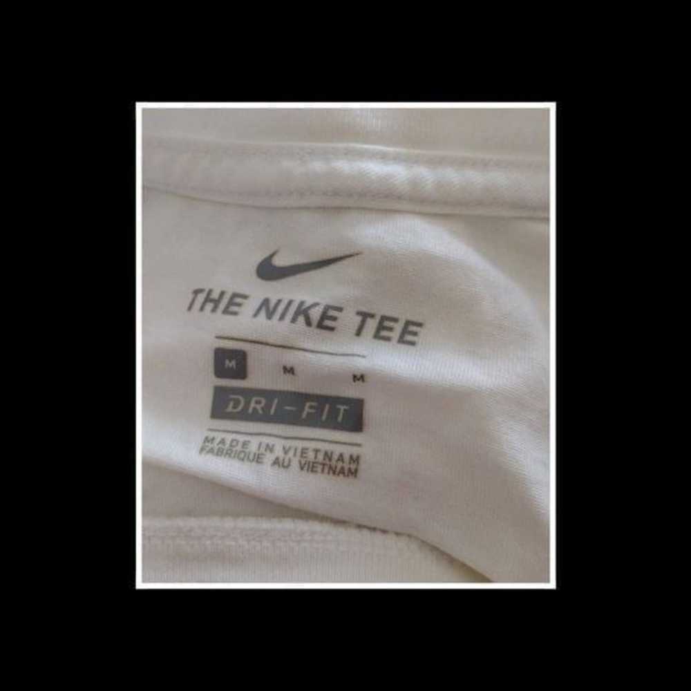 The NIKE Tee Medium Dri-fit whit short sleeved t-… - image 4