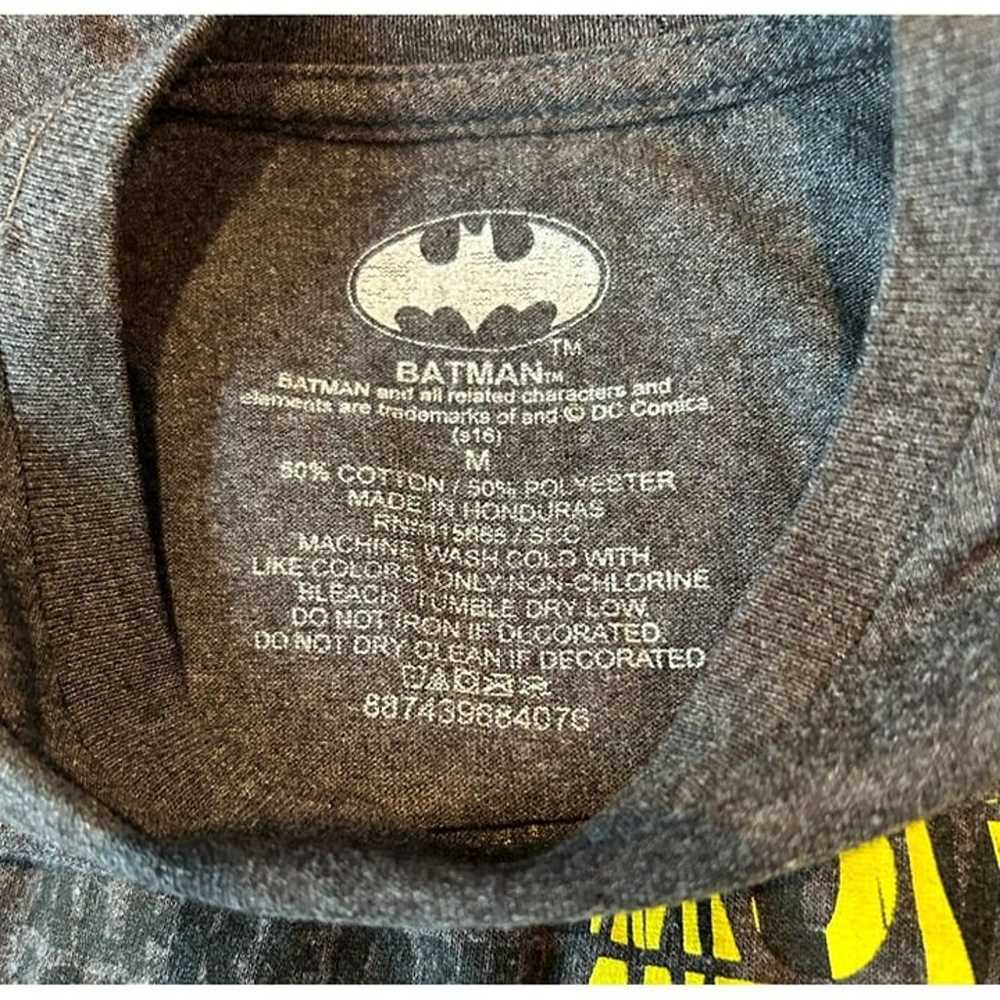 Batman T-Shirt Medium, Gray with Yellow Graphics,… - image 4