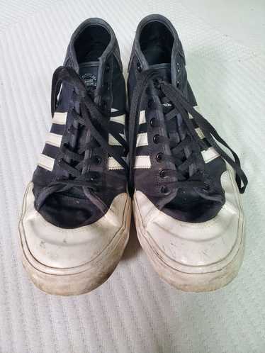 Adidas USED Midtop Adidas Matchcourt Sneakers