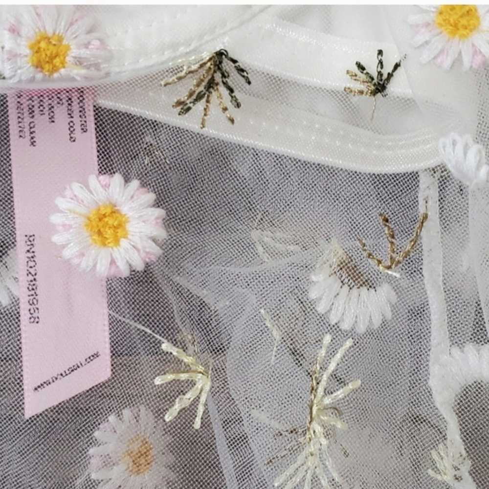 NWOT Dolls kill daisy embroidered top - image 3