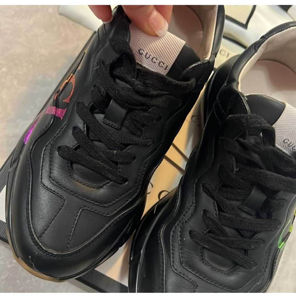Gucci Rhyton patent leather trainers - image 2