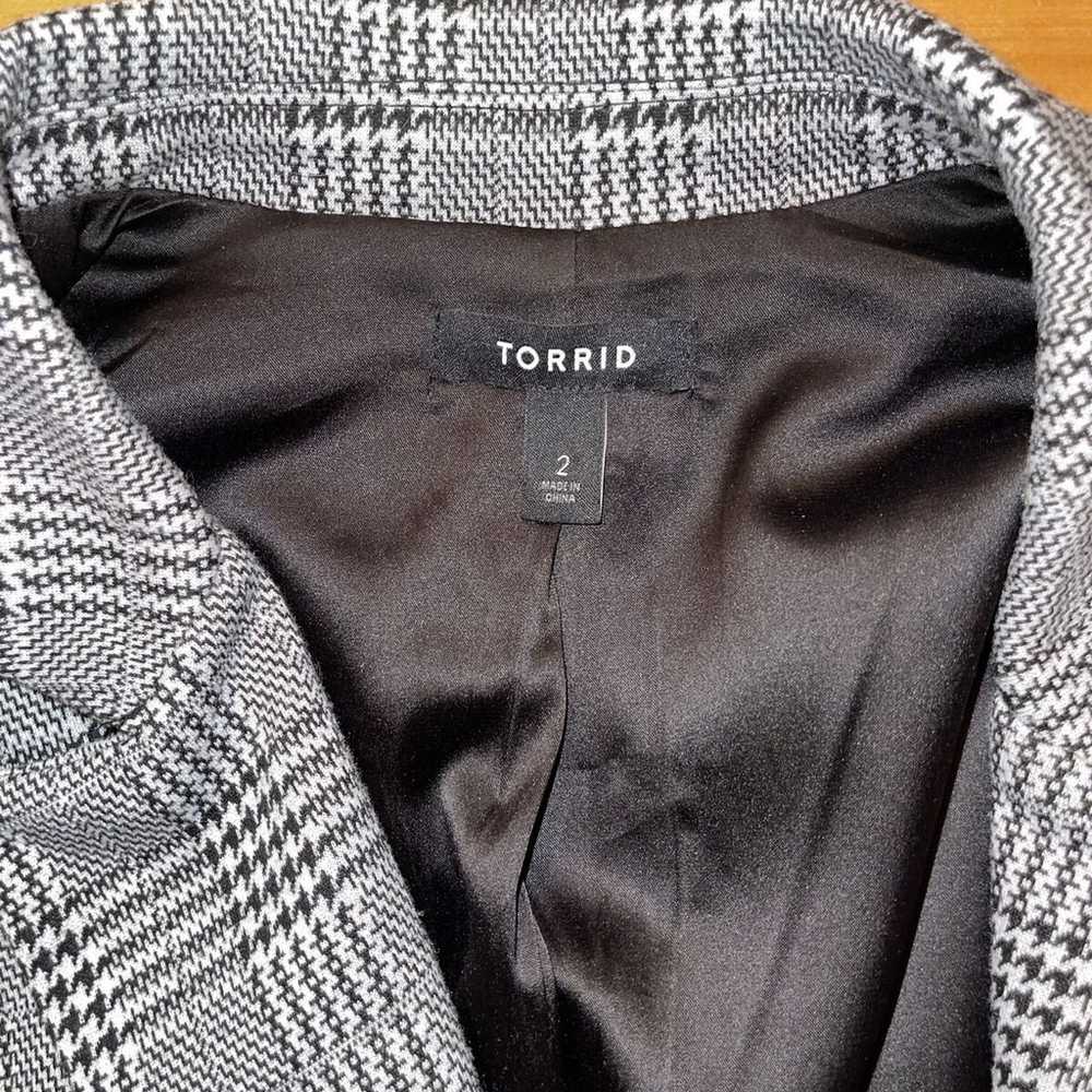 Torrid 2 Black White Textured Plaid Long Blazer T… - image 5