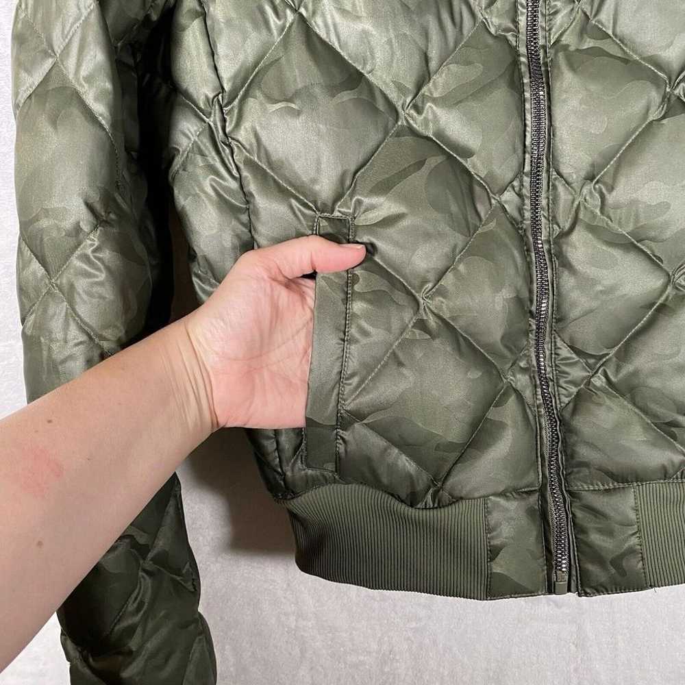 Alo Yoga Green Camo Quilted Down Puffer Bomber Ja… - image 4