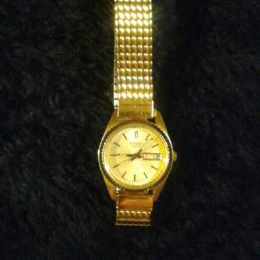 Beautiful pulsar by Seiko ladies watch - image 1