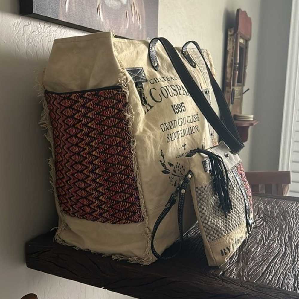 Like new, Myra bag weekender and wristlet set! - image 4