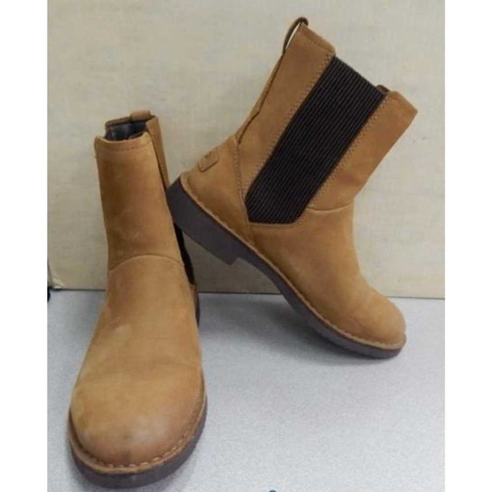 UGG Australia Larra Leather Ankle Boots 6.5 - image 1