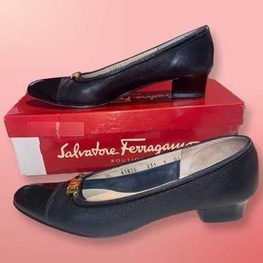 Salvatore Ferragamo Navy pebble leather heels gol… - image 1