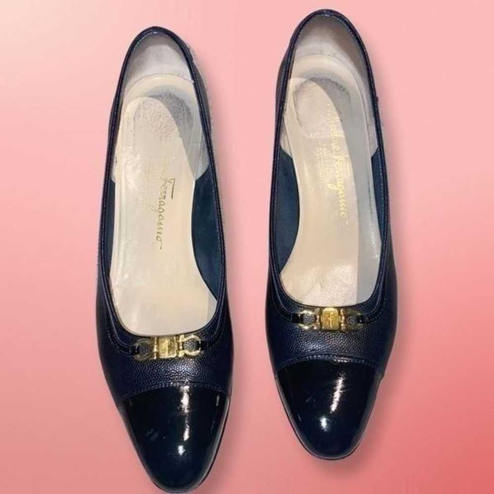 Salvatore Ferragamo Navy pebble leather heels gol… - image 3