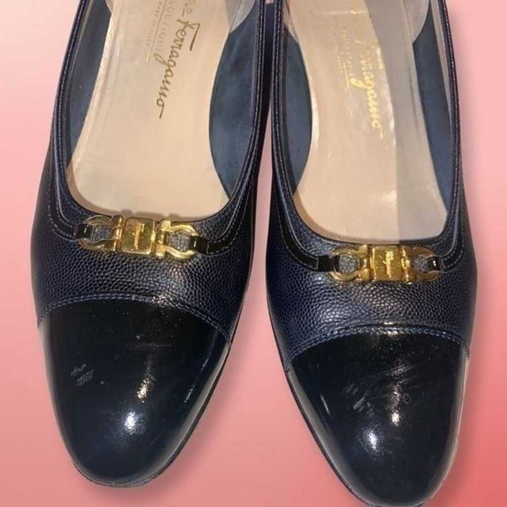 Salvatore Ferragamo Navy pebble leather heels gol… - image 4