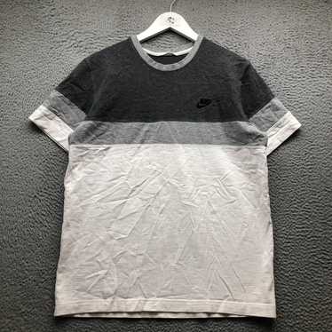 Nike Sportswear T-Shirt Men Medium Embroidered Sw… - image 1
