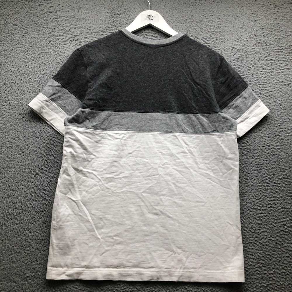 Nike Sportswear T-Shirt Men Medium Embroidered Sw… - image 4