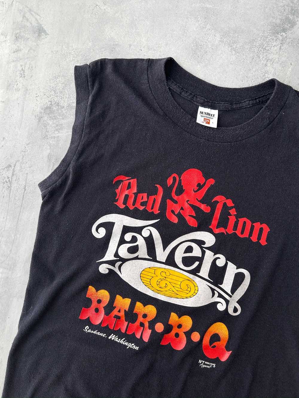 Red Lion Tavern Tank Top 80's - Medium - image 2