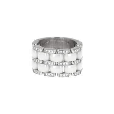 Flexible Chanel Ultra large model ring in white go