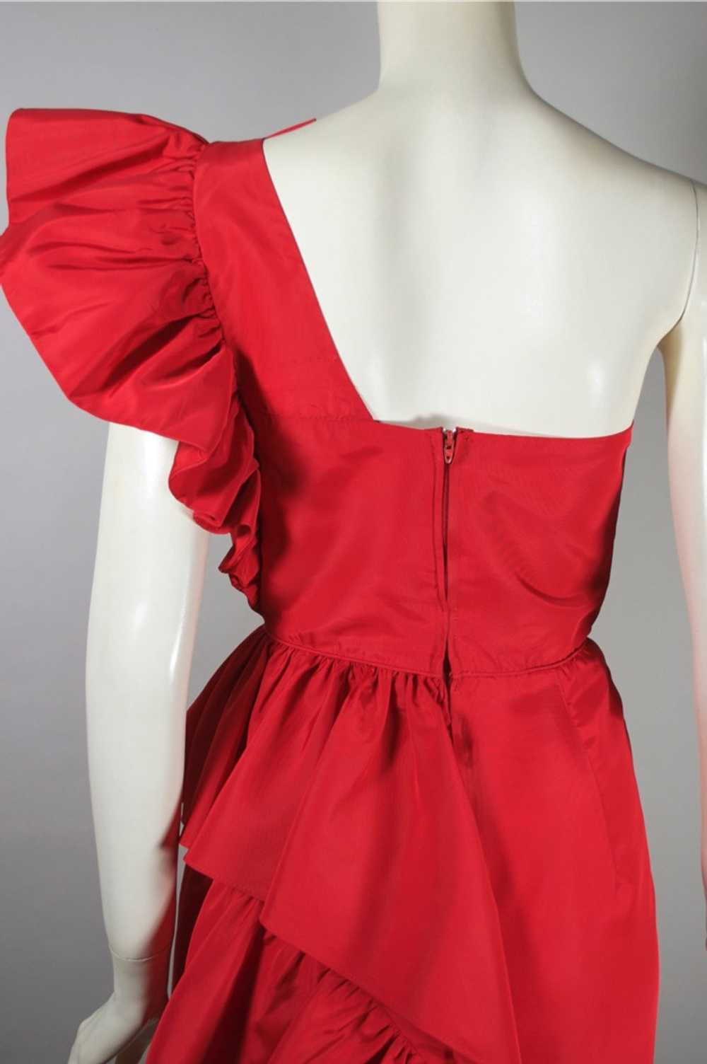 1-shoulder ruffled red 80s party dress with bow XS - image 10