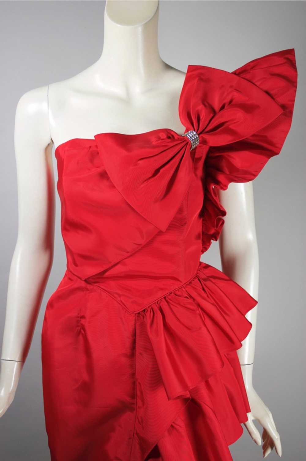 1-shoulder ruffled red 80s party dress with bow XS - image 3