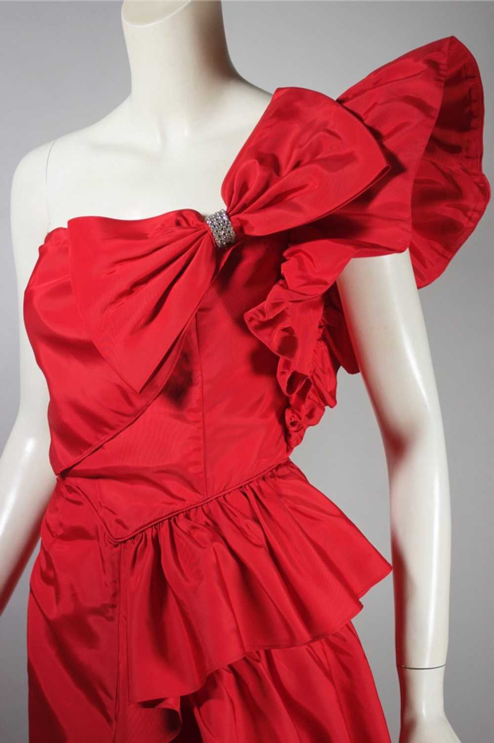 1-shoulder ruffled red 80s party dress with bow XS - image 4