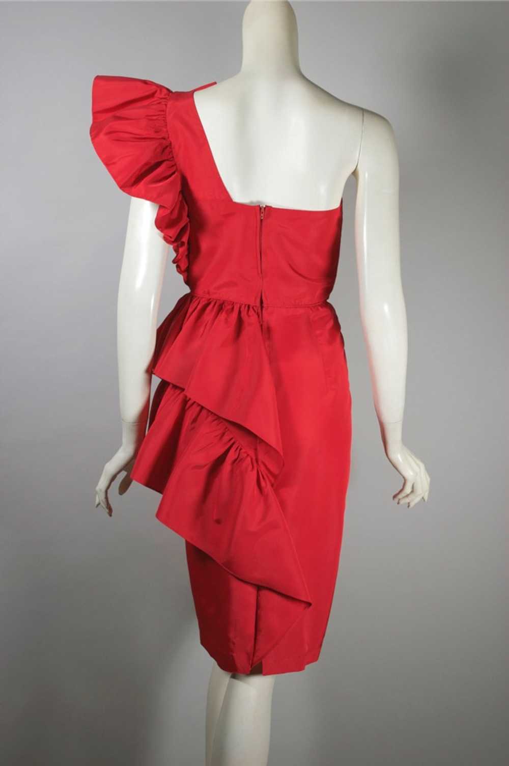 1-shoulder ruffled red 80s party dress with bow XS - image 9