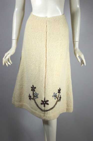 Cream wool skirt 70s hand knit floral embroidery S