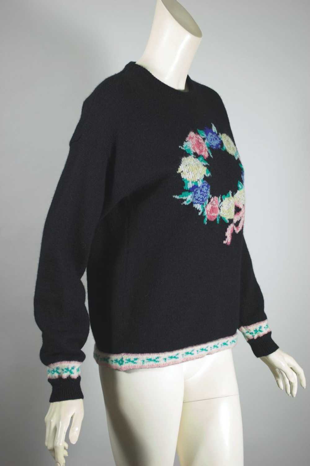 Crewneck 80s sweater black wool flower wreath des… - image 2