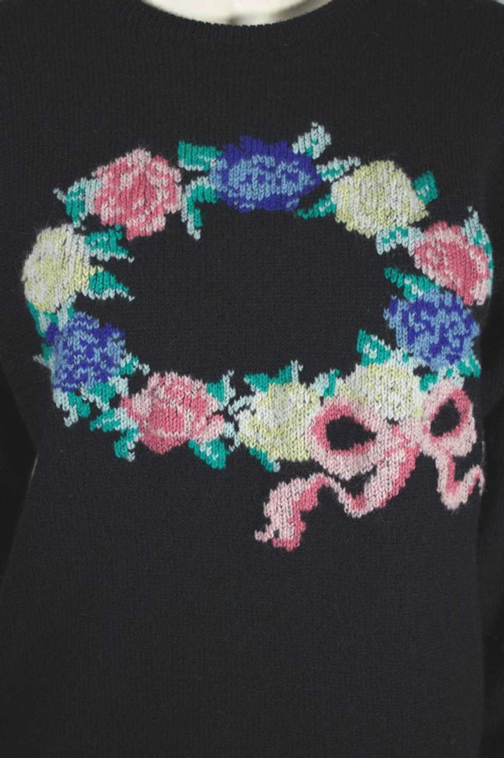 Crewneck 80s sweater black wool flower wreath des… - image 5