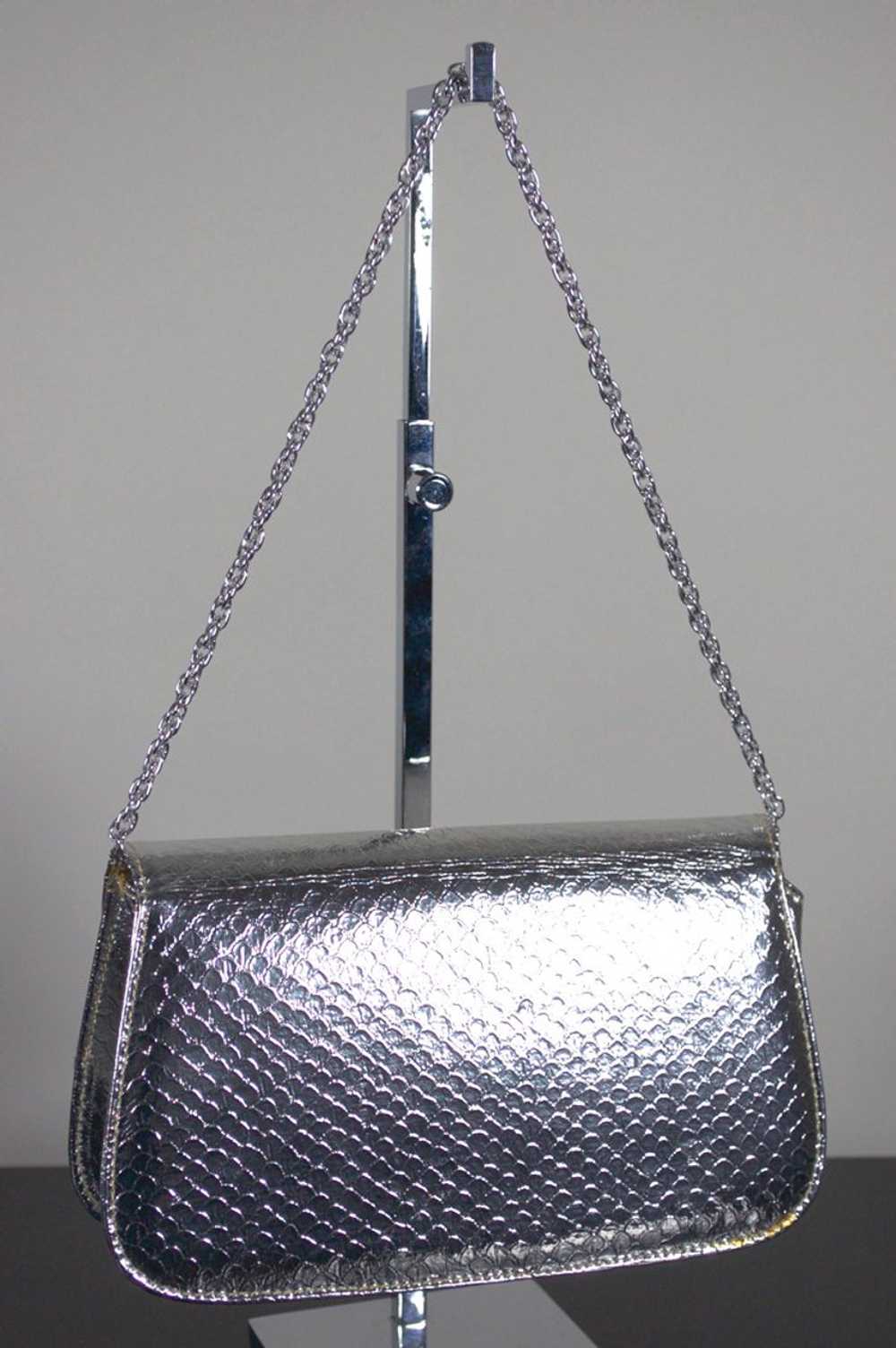 Space-age 1960s 70s silver metallic clutch evenin… - image 4