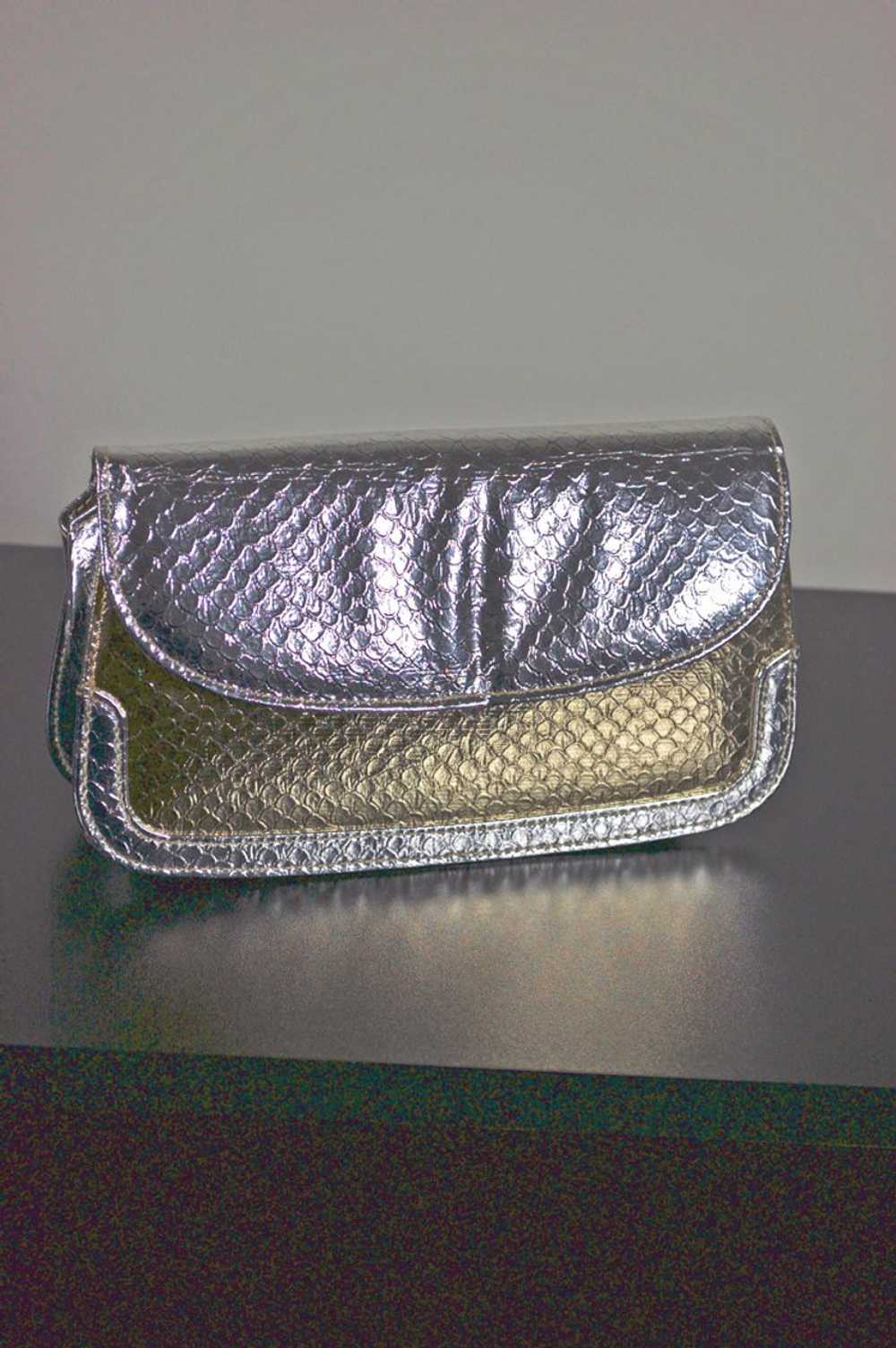 Space-age 1960s 70s silver metallic clutch evenin… - image 6