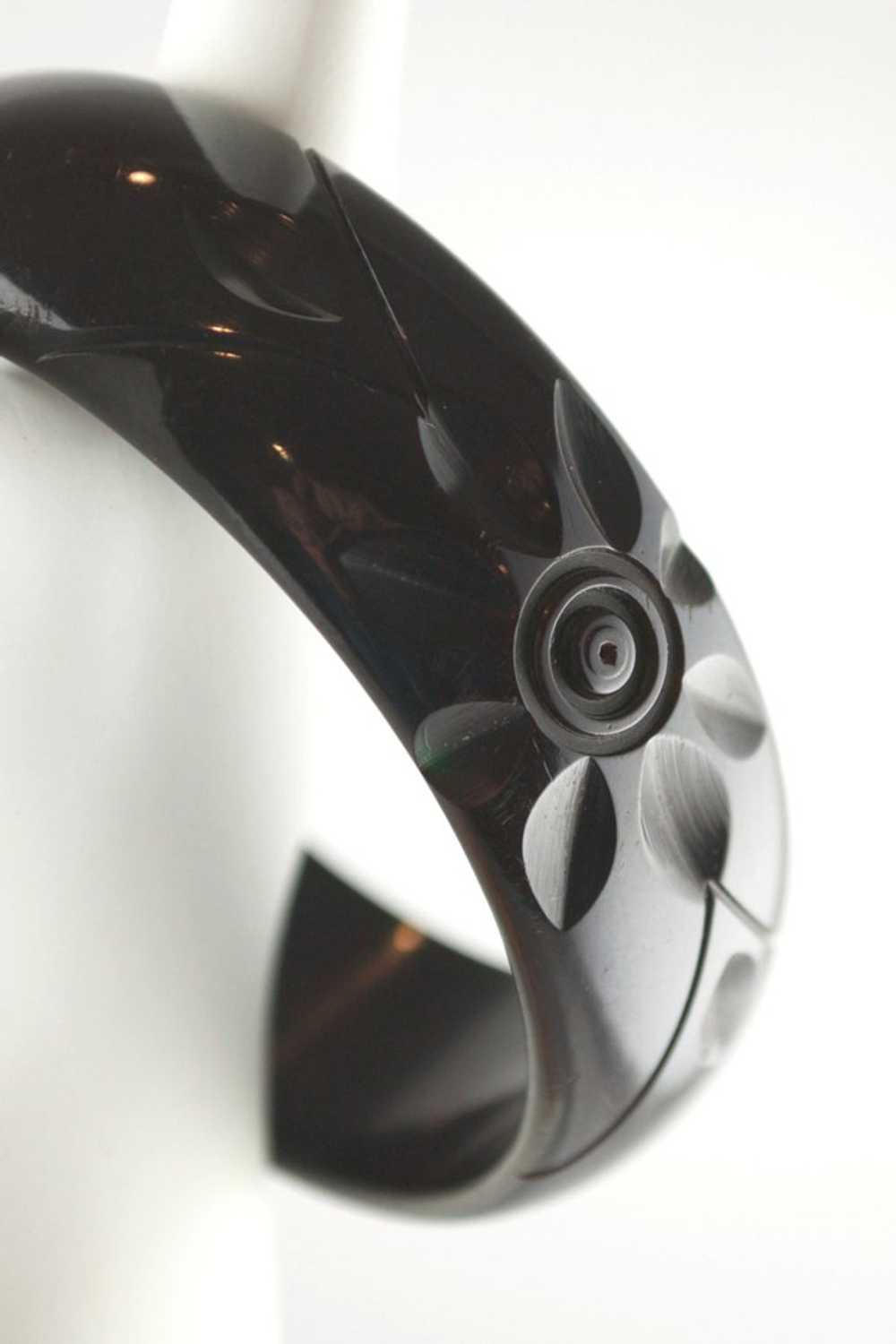 Dark brown near black Bakelite bangle flower carv… - image 3