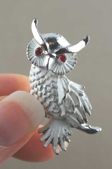 White enamel 1950s-60s novelty animal pin owl broo