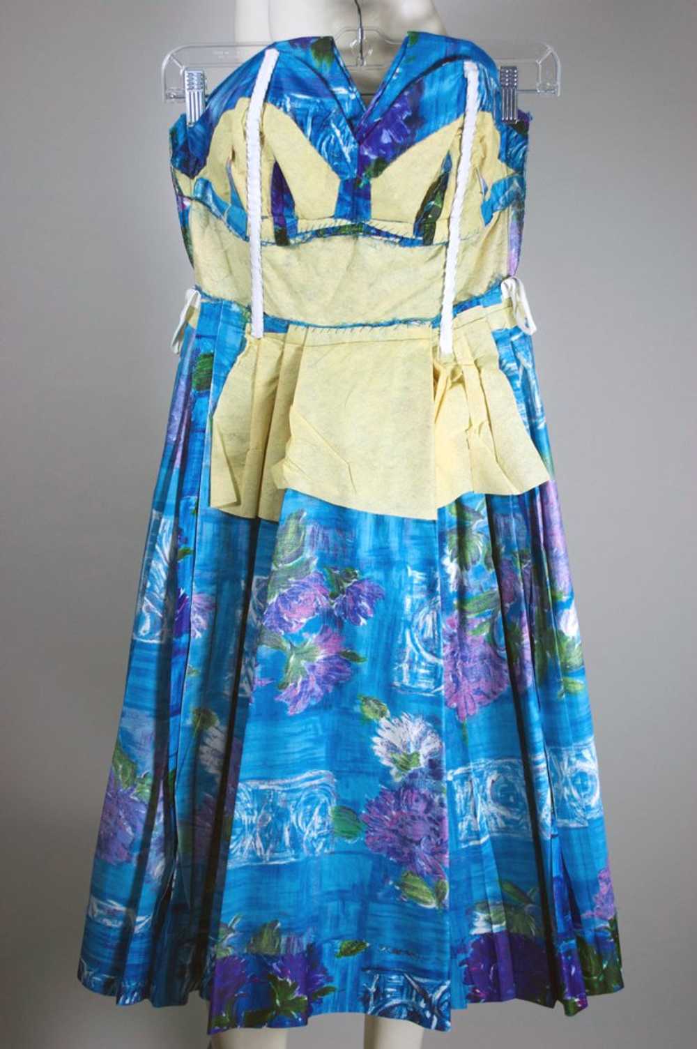 Aqua floral strapless 1950s cotton dress petal bu… - image 12