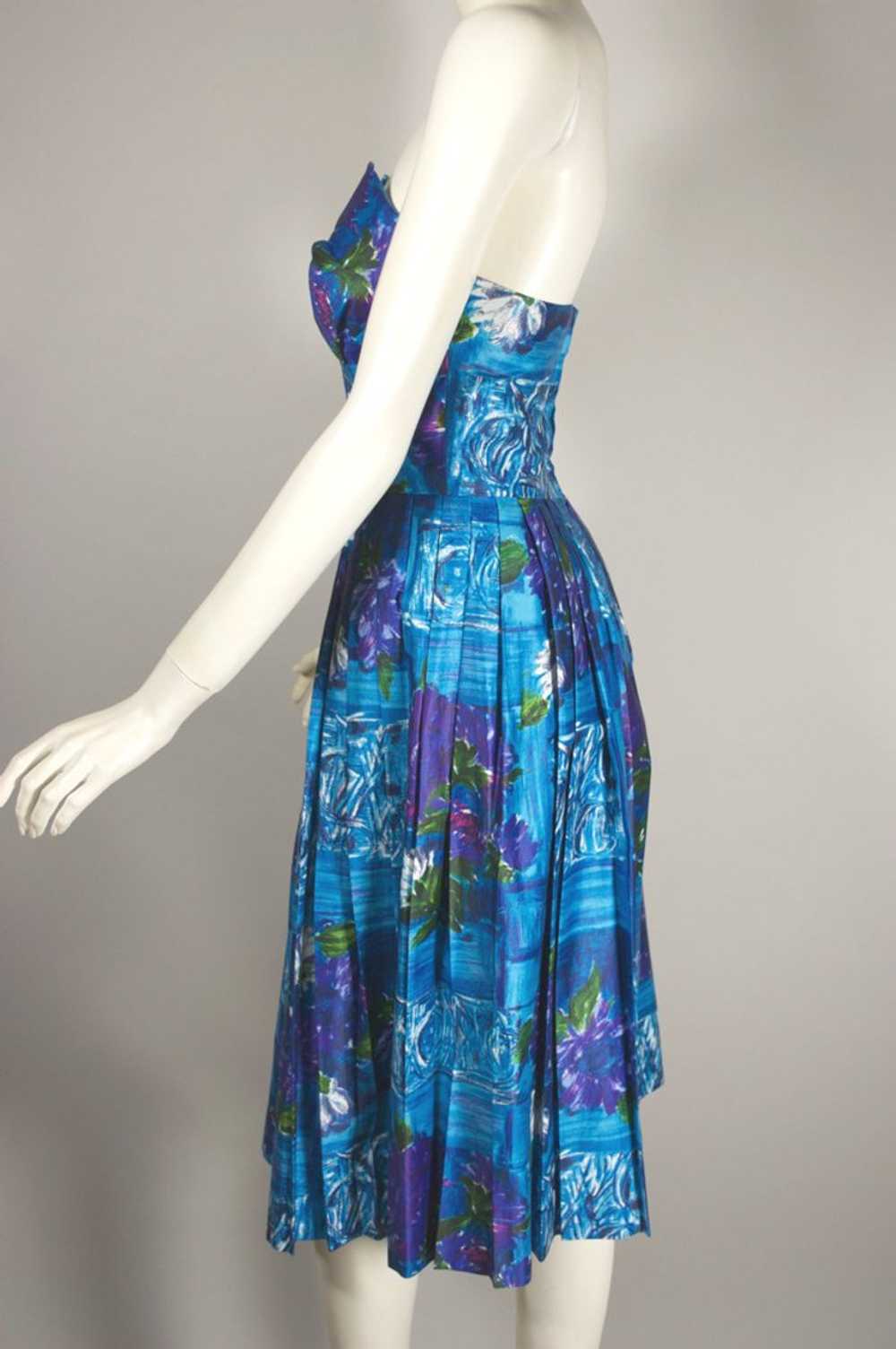 Aqua floral strapless 1950s cotton dress petal bu… - image 9