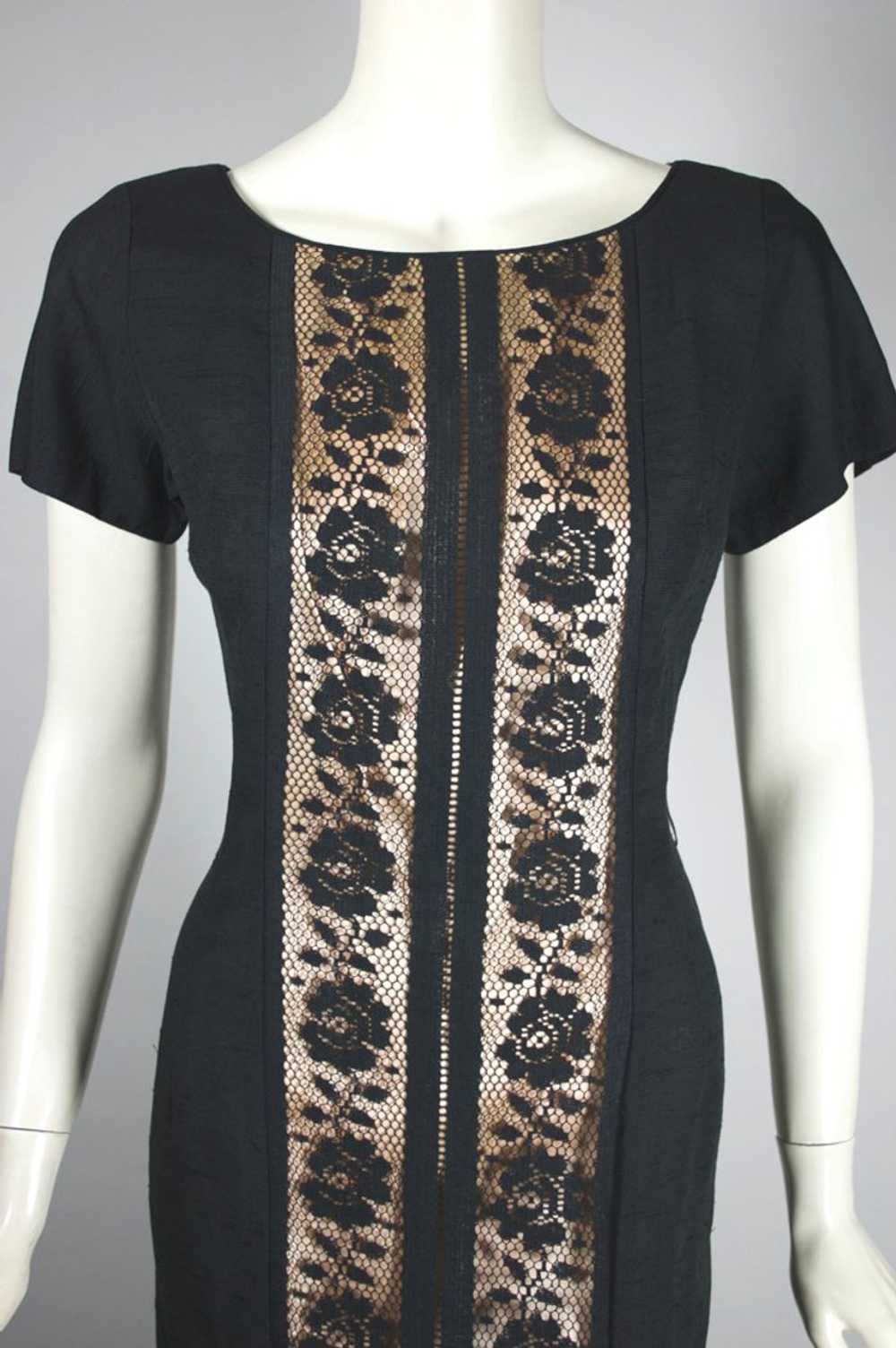 Black roses lace trim sheath dress late 1950s XS-S - image 2