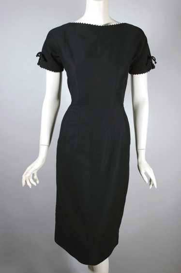 Black cotton 1950s dress hourglass fit rickrack | 