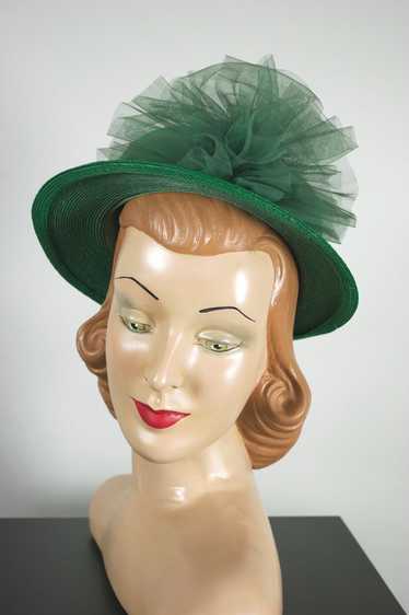 Bright green straw 1940s hat tulle trim