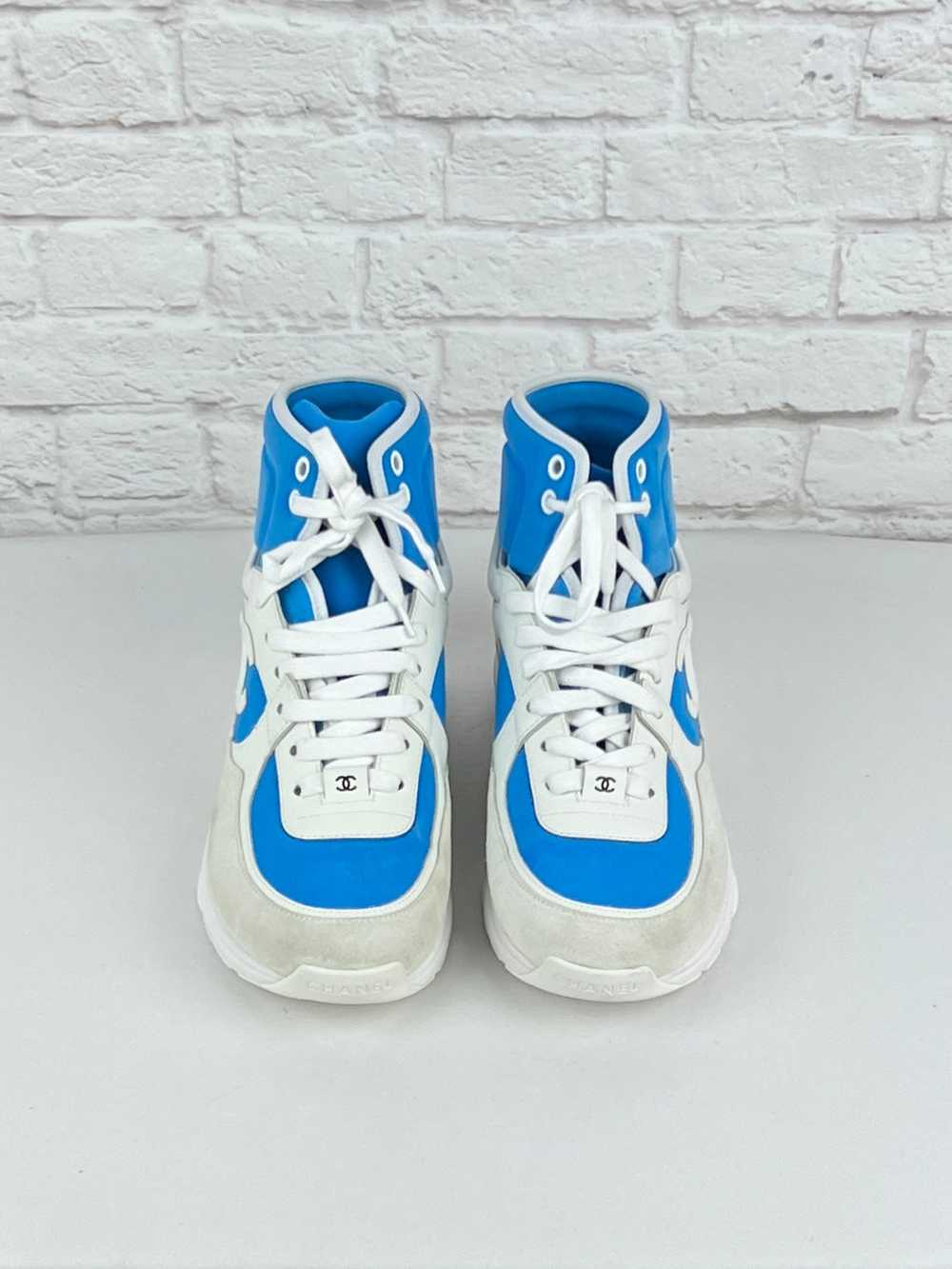 Chanel SS18 Fluo Blue CC Sneakers, Size 38, White… - image 2
