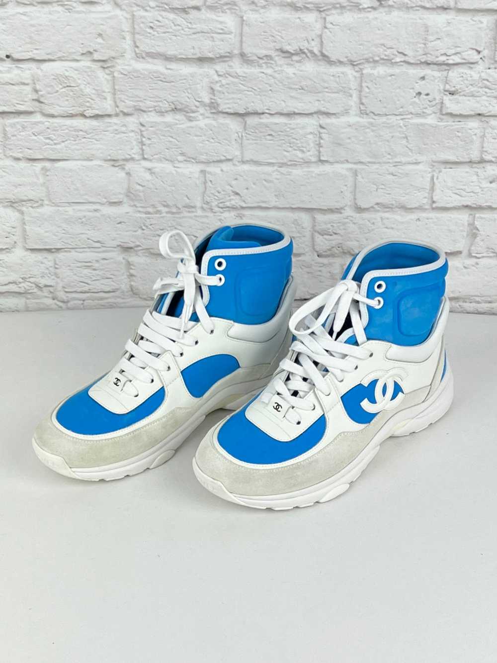 Chanel SS18 Fluo Blue CC Sneakers, Size 38, White… - image 3