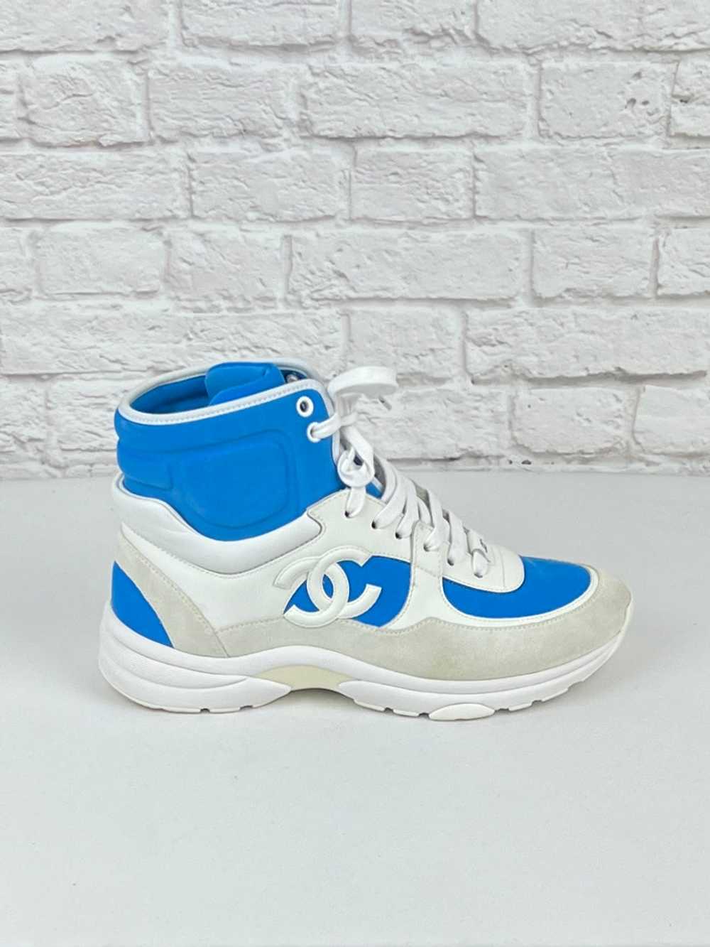 Chanel SS18 Fluo Blue CC Sneakers, Size 38, White… - image 6