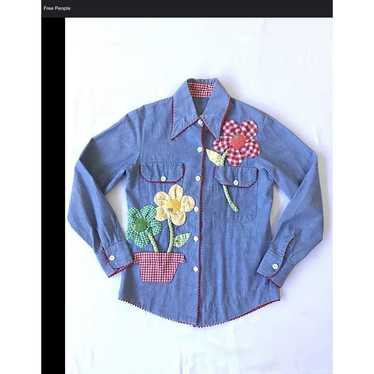 Vintage Size 10 70s Daisy Appliqué Chambray Shirt… - image 1