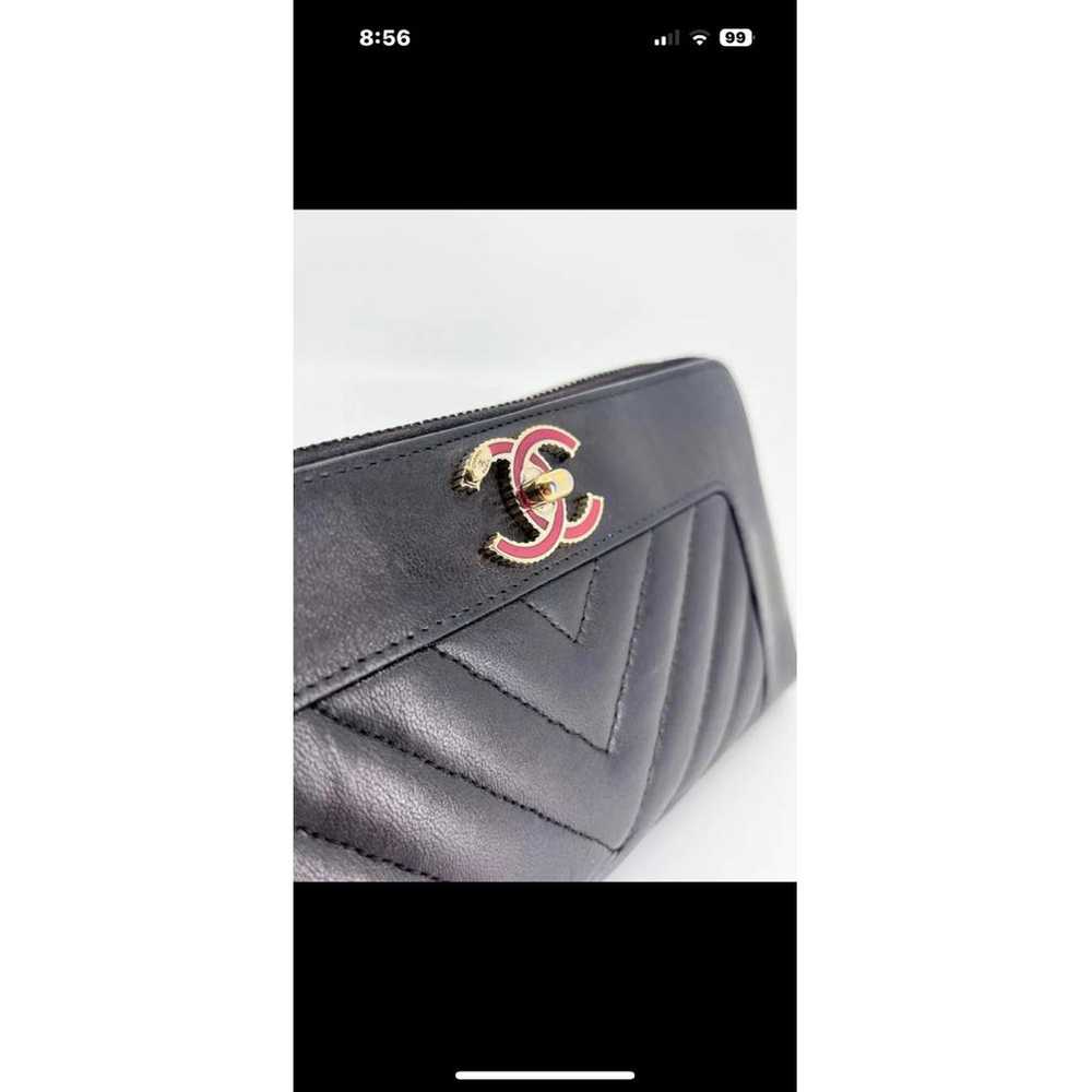 Chanel Boy leather clutch bag - image 5