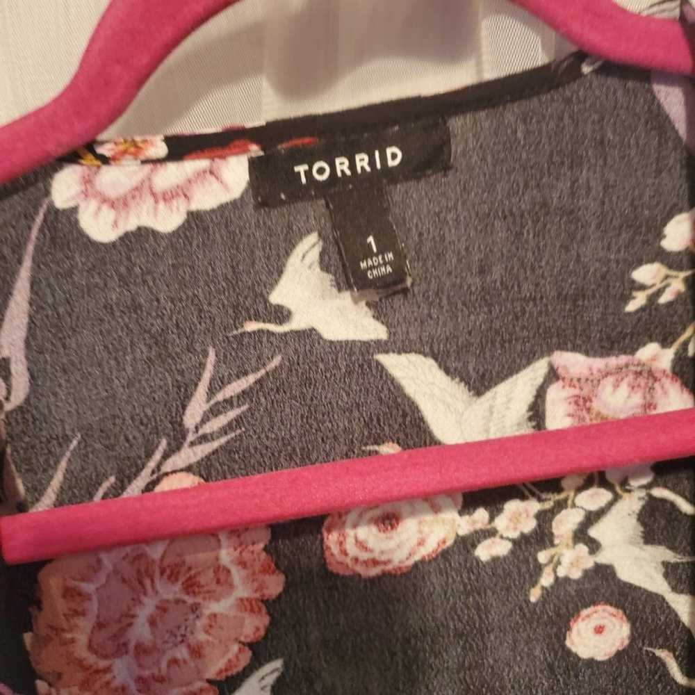 Torrid Crane and Floral Fringe Kimono - image 7
