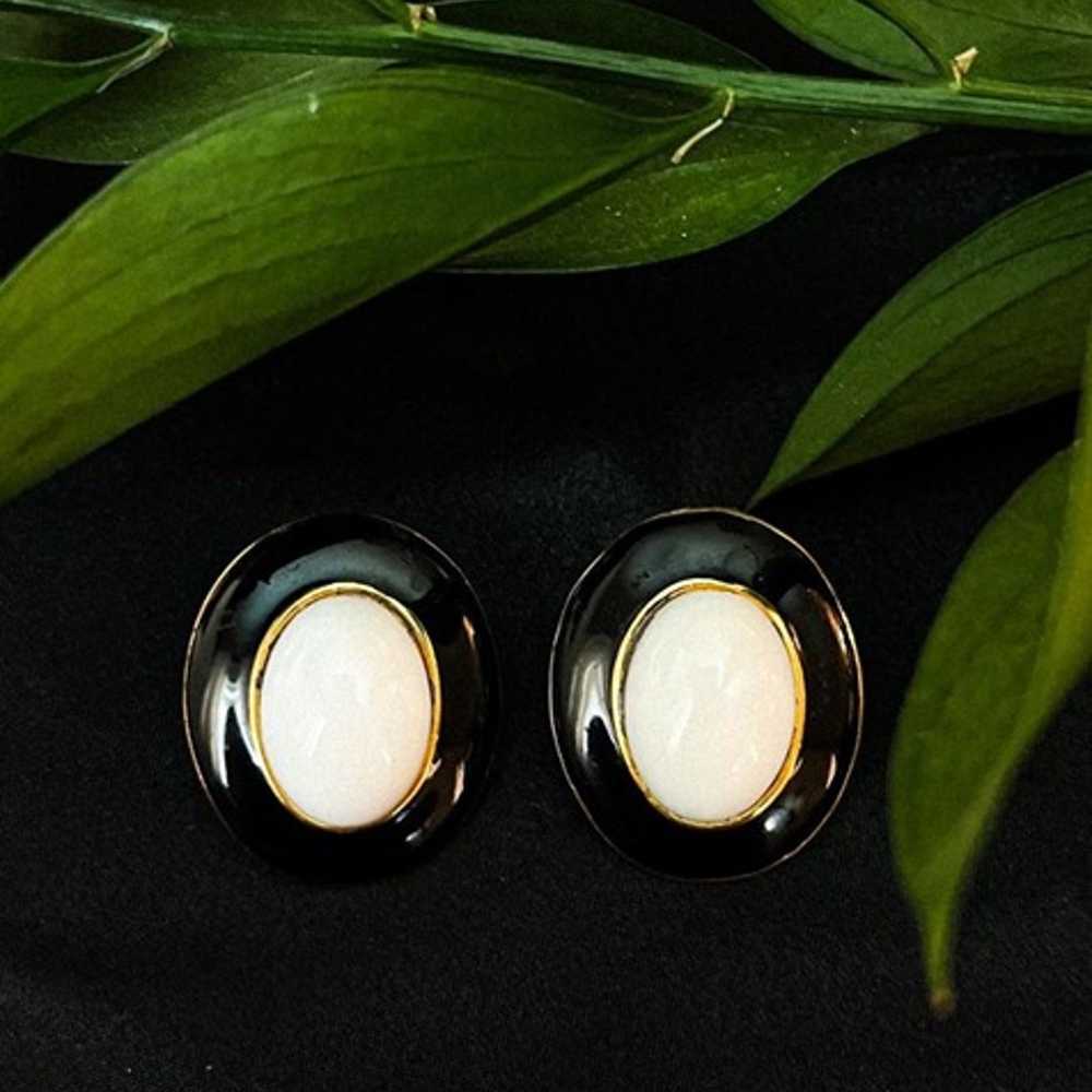 Vintage VTG White & Black Enamel Gold Tone Earrin… - image 1