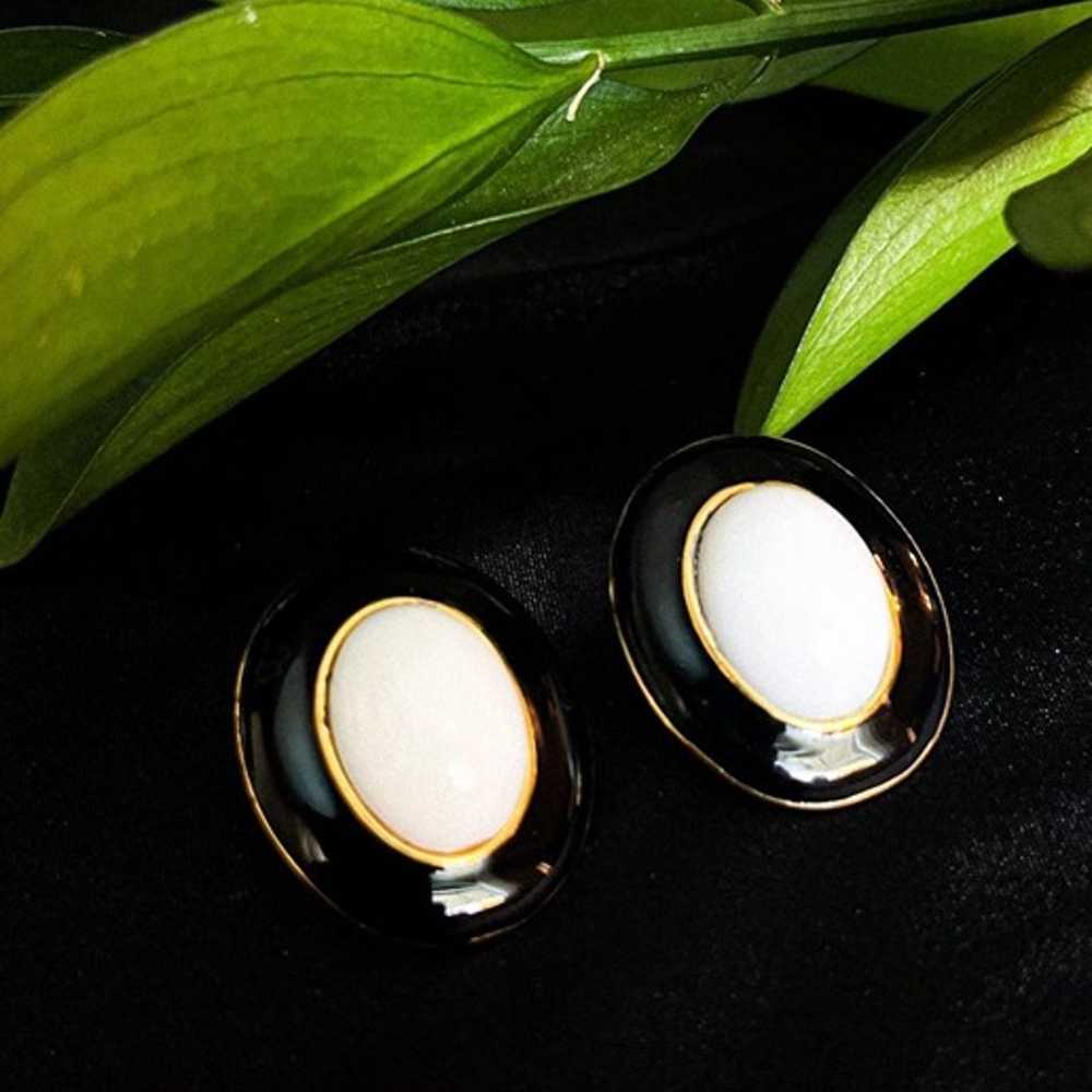 Vintage VTG White & Black Enamel Gold Tone Earrin… - image 2