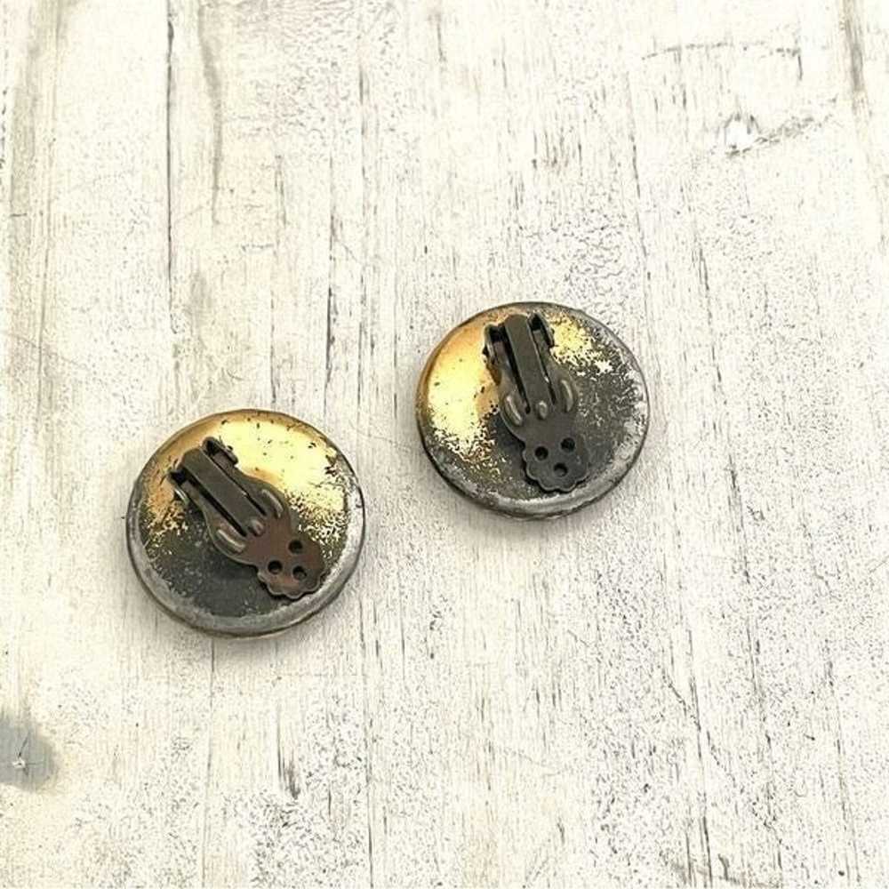 Black gold tone round vintage clip on earrings - image 7