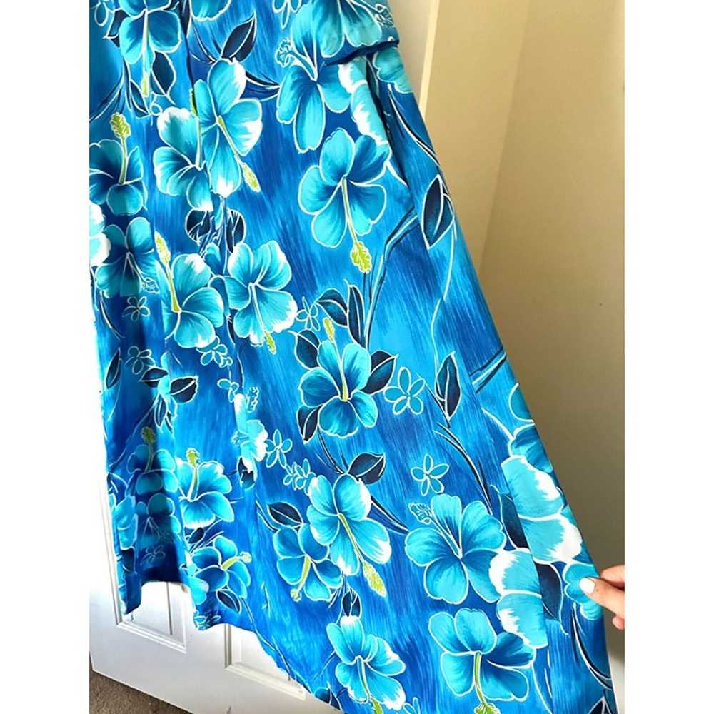 Vintage 1970s Half Sleeve Muumuu In Blue Hibiscus… - image 5