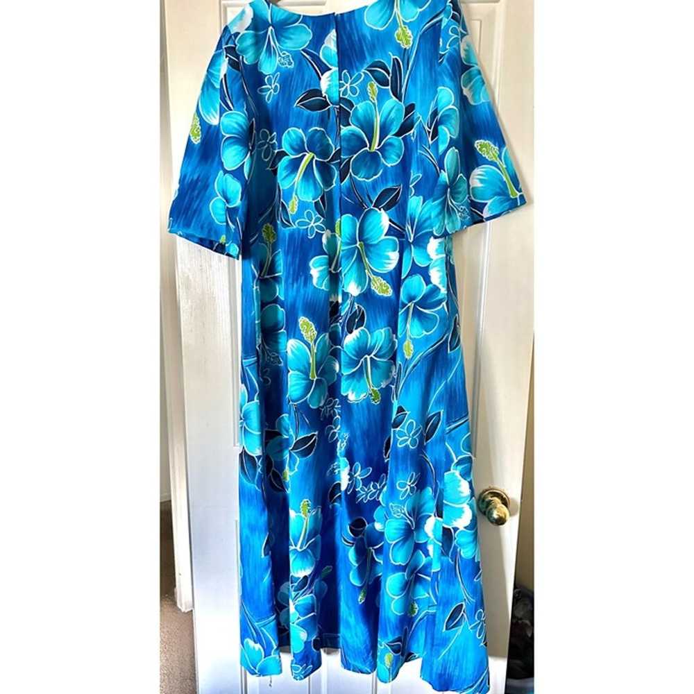 Vintage 1970s Half Sleeve Muumuu In Blue Hibiscus… - image 6