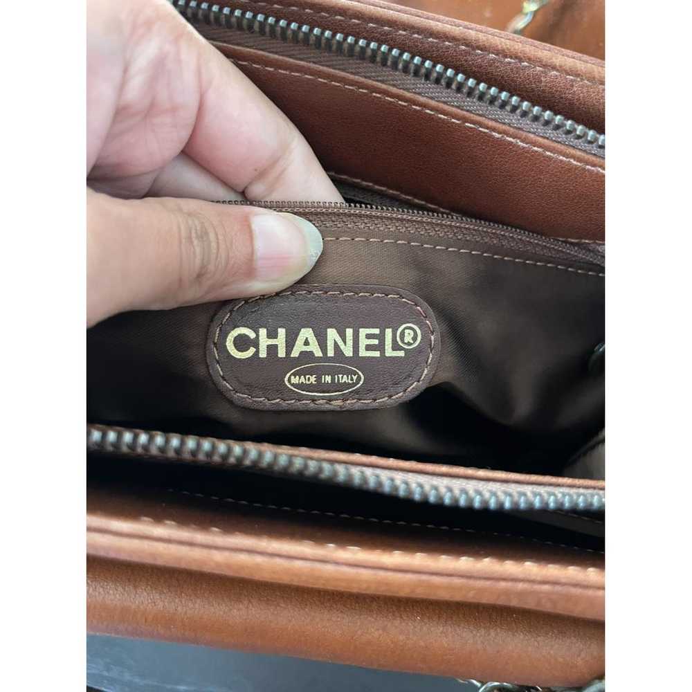 Chanel Business Affinity leather tote - image 7