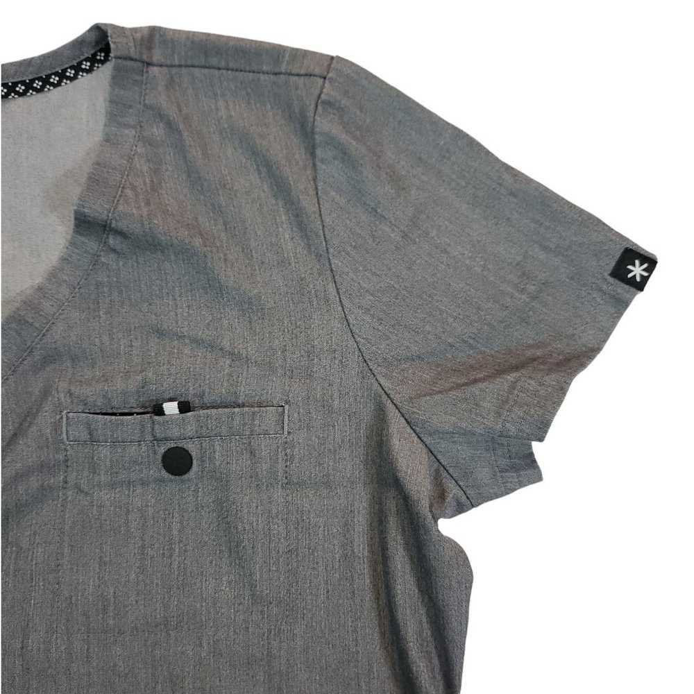 Unbrnd Beyond Scrubs | Grey Scrub Top| Size Small - image 3